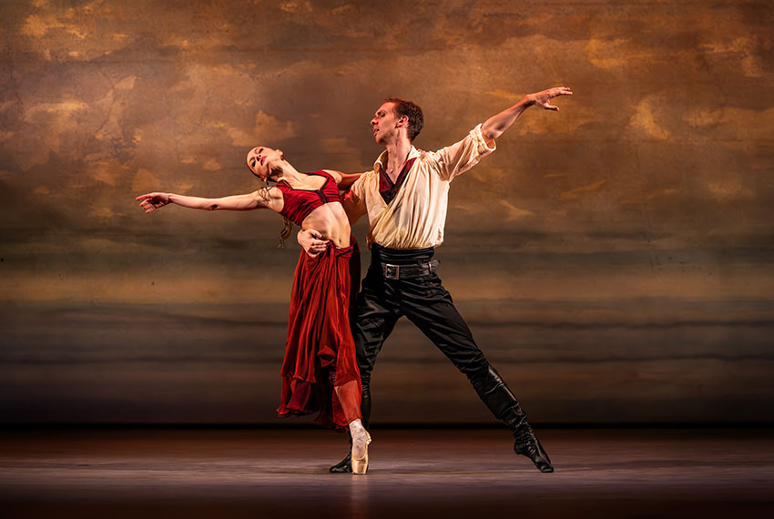 Le Corsaire, Kungliga Baletten 2023. Luiza Lopes och Daniel Norgren-Jensen. Foto Kungliga Operan Håkan Larsson